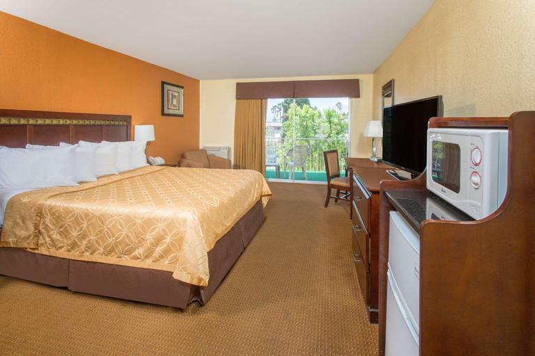 Bedroom 2, Days Inn by Wyndham Palm Springs, Riverside