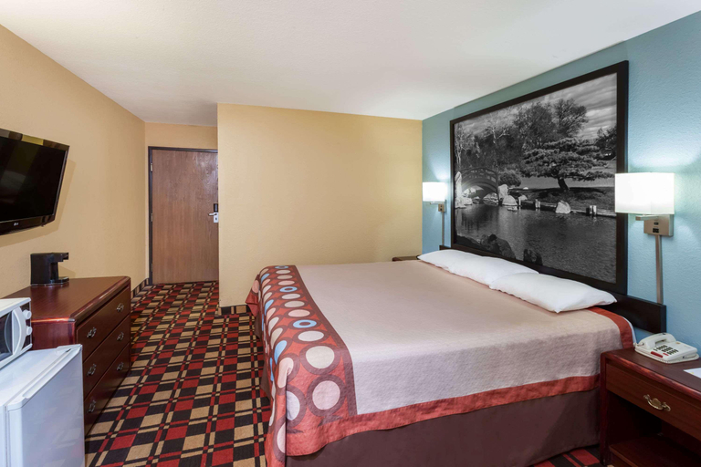 Bedroom 4, Super 8 by Wyndham Chillicothe, Peoria