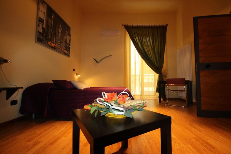 Bedroom 2, Albergo Tripoli - Guest House, Bari