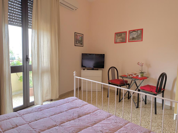 Bedroom 2, Luna Piena B&B, Lecce