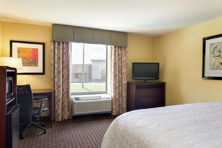 Bedroom 3, Hampton Inn & Suites Prattville, Elmore