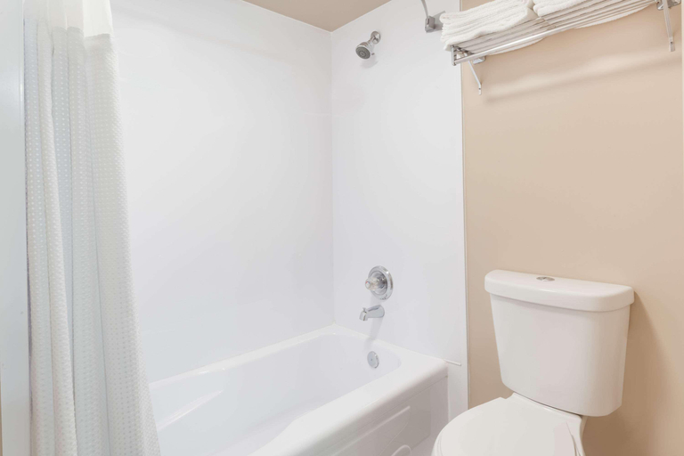 Bathroom 4, Super 8 by Wyndham Saskatoon Near Saskatoon Arpt, Division No. 11