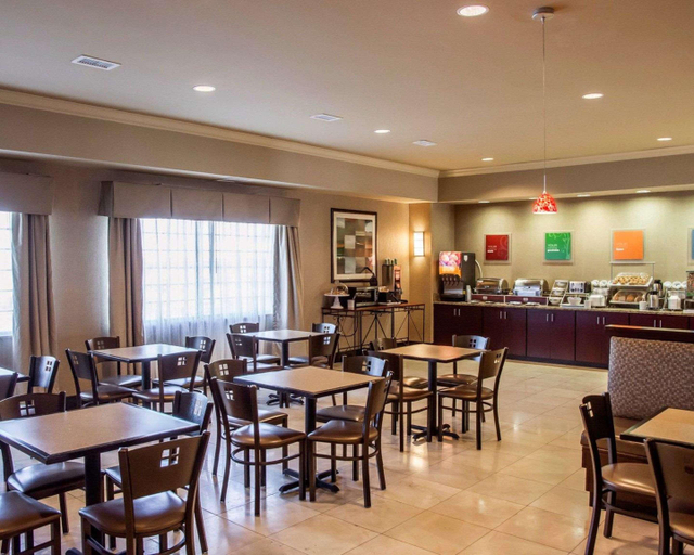 Food & Drinks 5, Spark By Hilton Cincinnati Fairfield, Hamilton