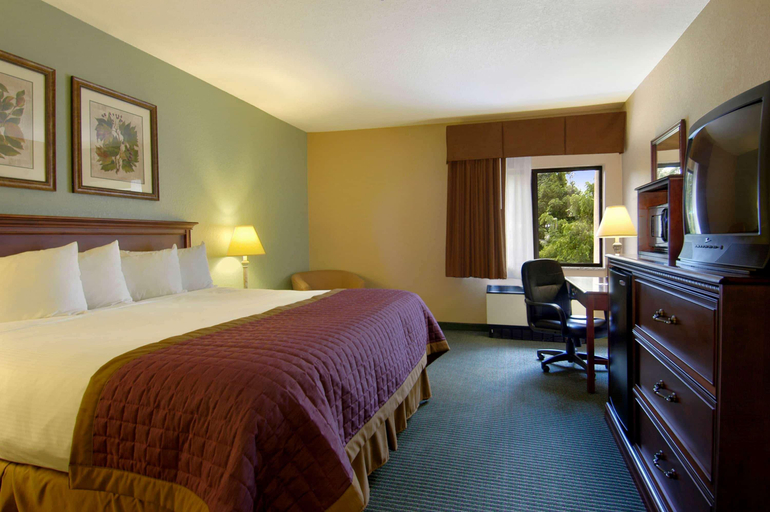 Bedroom 3, Baymont by Wyndham Cherokee Smoky Mountains, Swain
