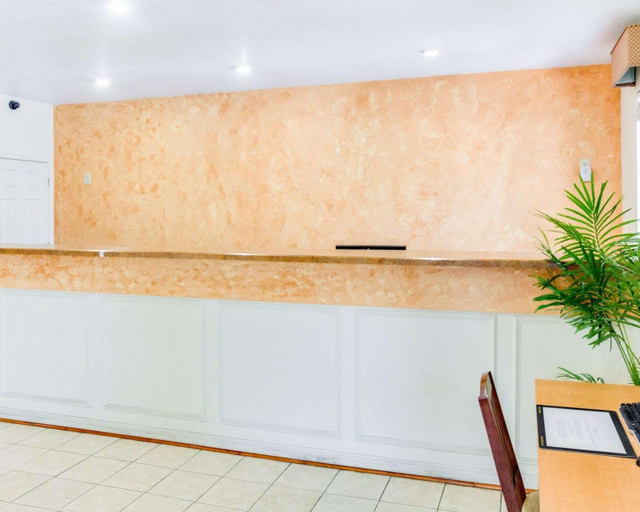Public Area 2, Quality Inn & Suites Suffolk West, Suffolk