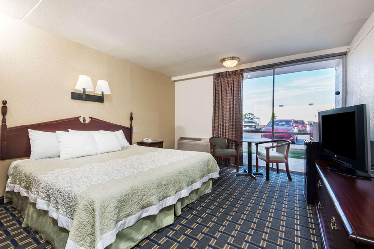 Bedroom 3, Days Inn by Wyndham Vernon, Tolland