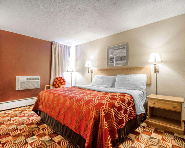 Bedroom 3, Wingate by Wyndham Sheboygan, Sheboygan