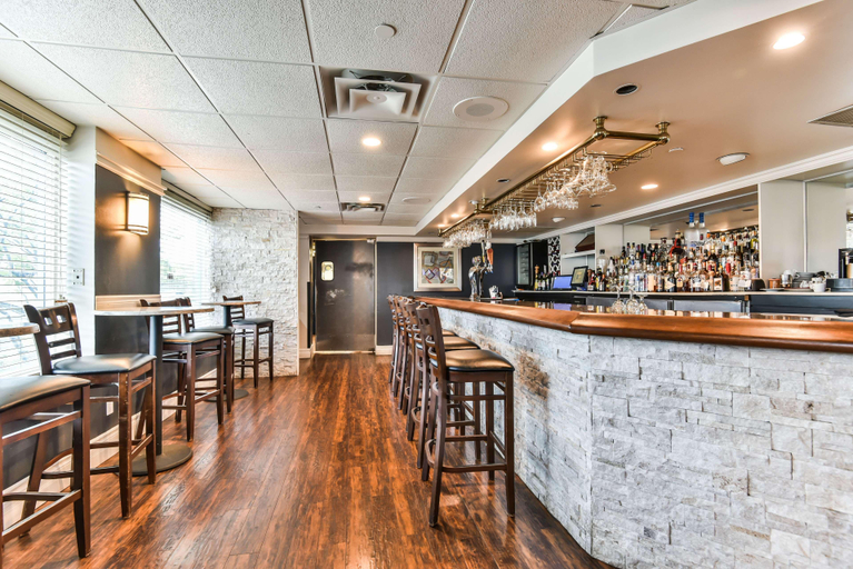 Food & Drinks 5, Radisson Suite Toronto Airport, Toronto