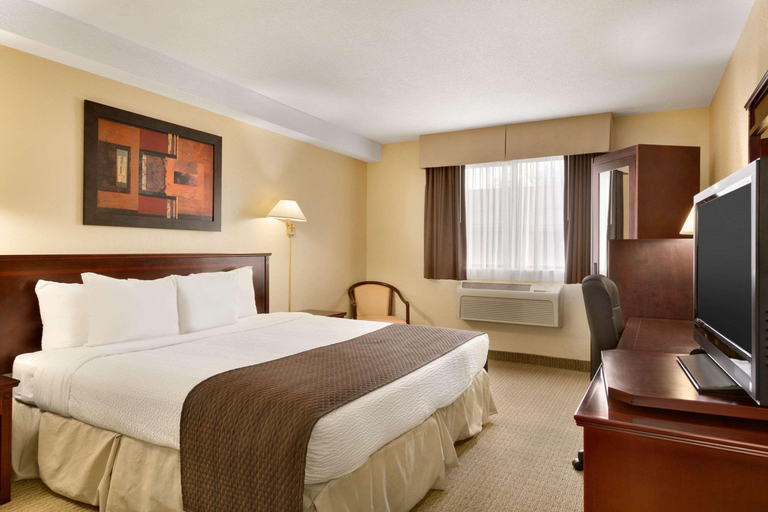 Bedroom 3, Days Inn by Wyndham Wallaceburg, Chatham-Kent