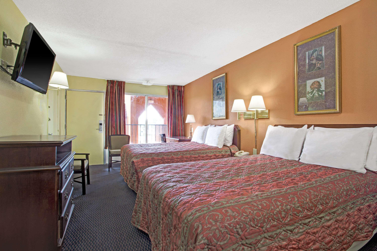 Bedroom 3, Days Inn by Wyndham Benson, Johnston