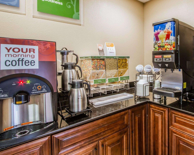Food & Drinks 5, Quality Inn Perryville I-55, Grafton