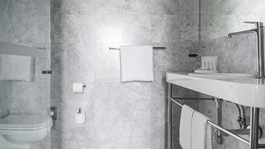 Bathroom 7