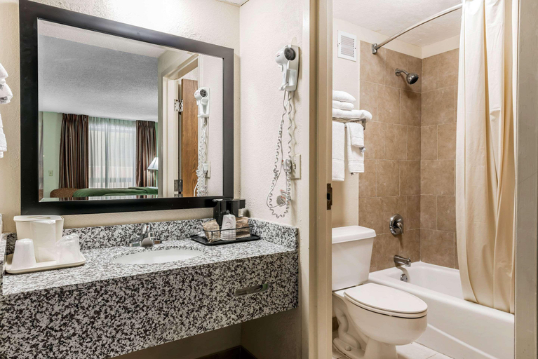 Bathroom 4, Quality Inn Fort Pierce I-95, Saint Lucie