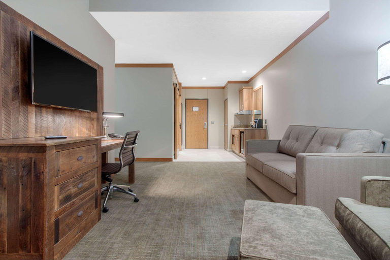 Public Area 2, Norfolk Lodge & Suites, an Ascend Collection Hotel, Madison
