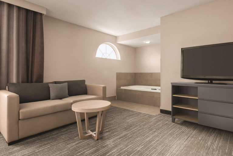 Public Area 2, Country Inn & Suites Dubuque, Dubuque