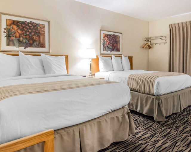Bedroom 3, Econo Lodge, Timiskaming