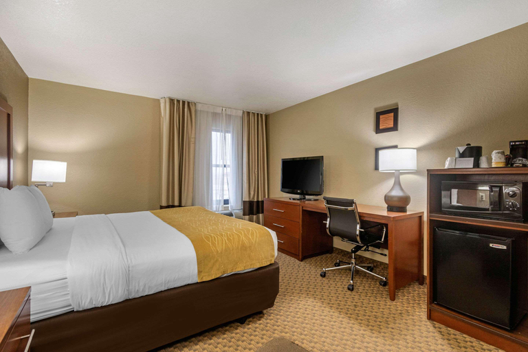 Bedroom 4, Comfort Inn & Suites Springfield I-44, Greene