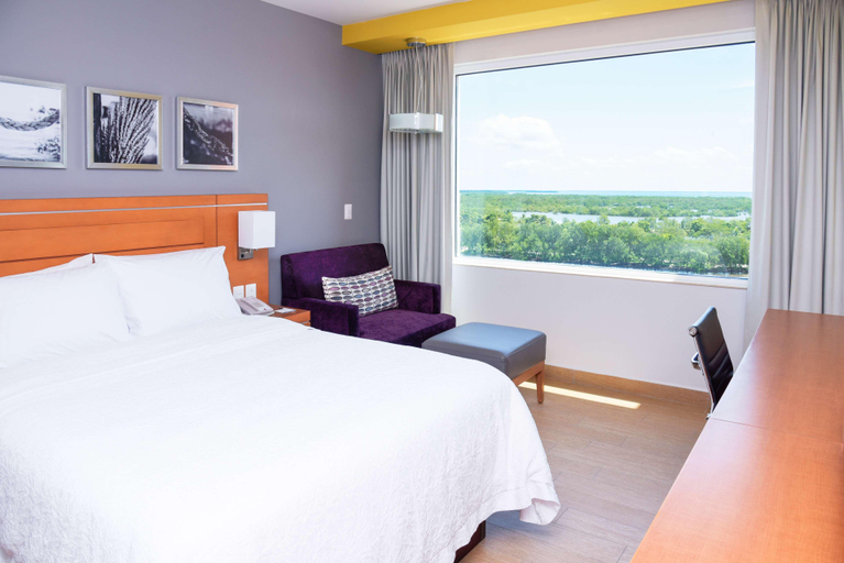 Bedroom 3, Hampton Inn & Suites Paraiso, Paraíso