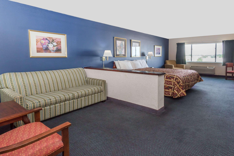 Public Area 2, Days Inn & Suites By Wyndham Of Morris, Grundy
