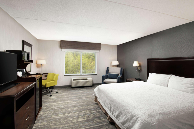 Bedroom 4, Hampton Inn & Suites by Hilton Barrie, Simcoe