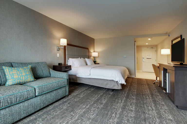 Bedroom 3, Hampton Inn Pawtucket, Providence