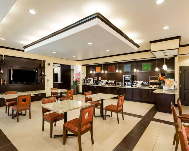 Food & Drinks 5, Baymont By Wyndham Jewett, Leon