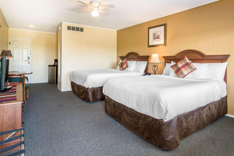 Bedroom 4, Econo Lodge Inn & Suites Tilton, Belknap