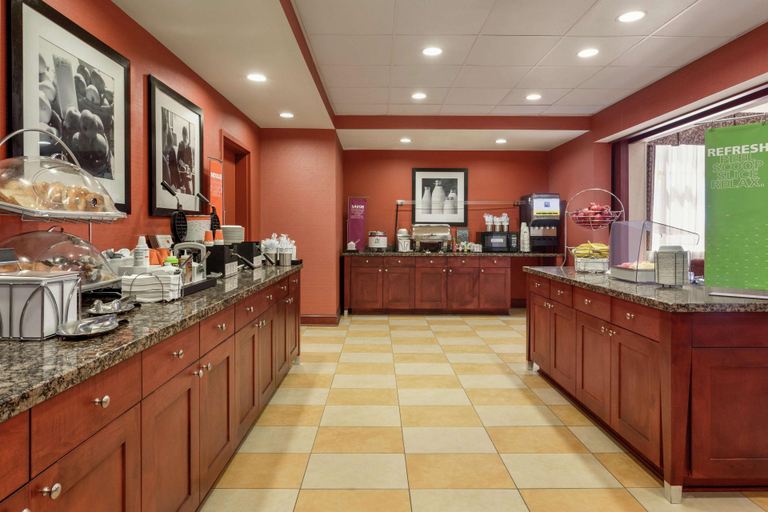 Food & Drinks 5, Hampton Inn & Suites Prattville, Elmore