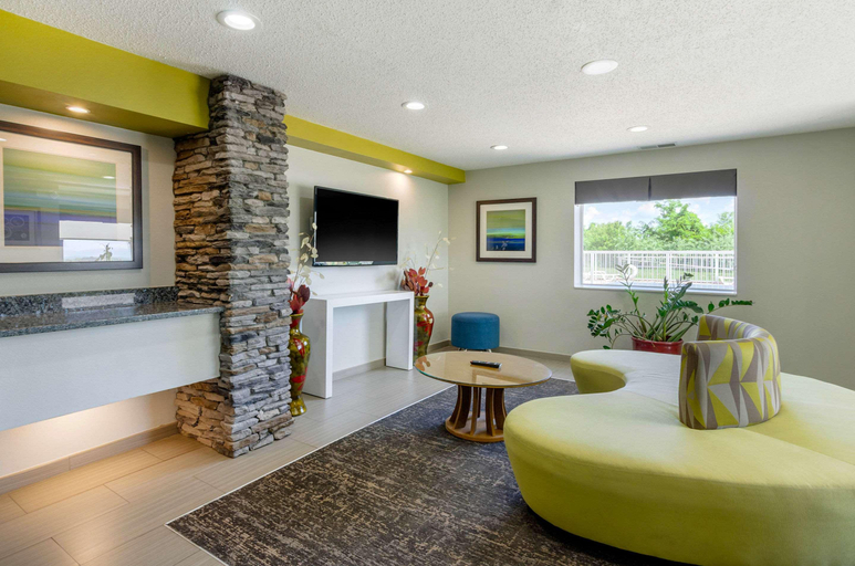 Public Area 2, Clarion Pointe Staunton East, Staunton