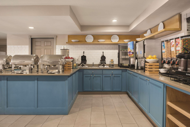 Food & Drinks, Country Inn & Suites Dubuque, Dubuque