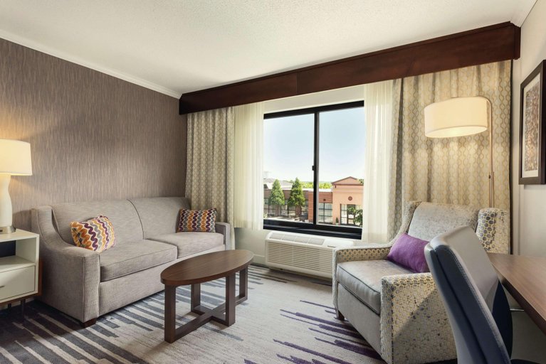Bedroom 4, DoubleTree by Hilton Milwaukee - Brookfiel, Waukesha