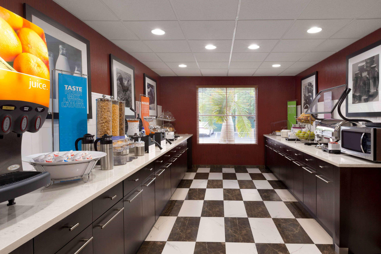 Food & Drinks 5, Hampton Inn & Suites Ft.Lauderdale Airport South, Broward