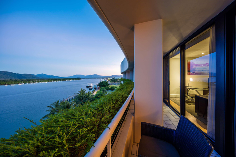 Bedroom 3, Hilton Cairns Hotel, Cairns