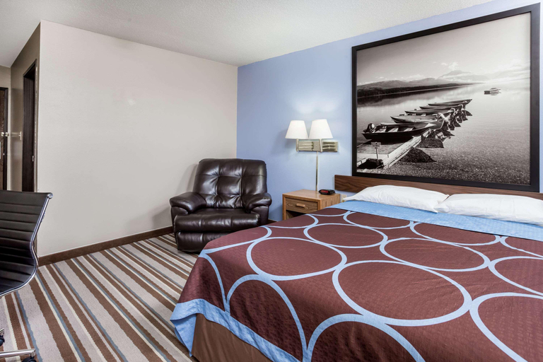 Bedroom 3, Super 8 by Wyndham Great Falls MT, Cascade