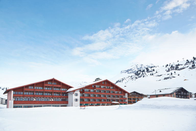 Exterior & Views