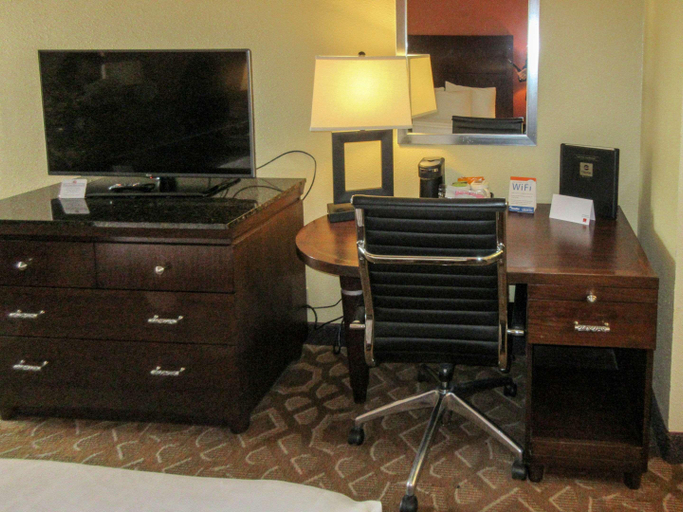 Bedroom 4, Clarion Inn, Larimer