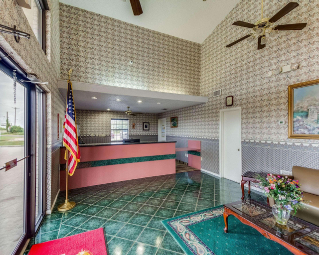Public Area 2, Econo Lodge Falfurrias Hwy 281, Brooks