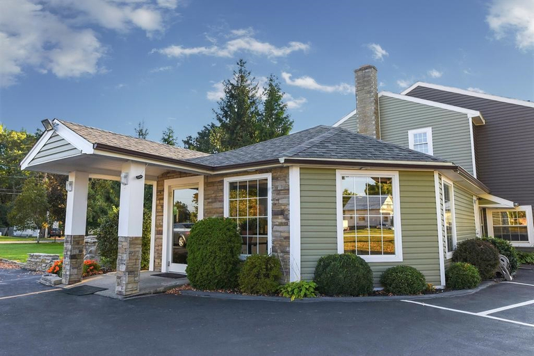 Exterior & Views 1, Capital Inn & Suites, Rensselaer