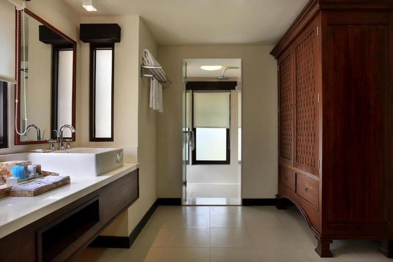 Bathroom 8