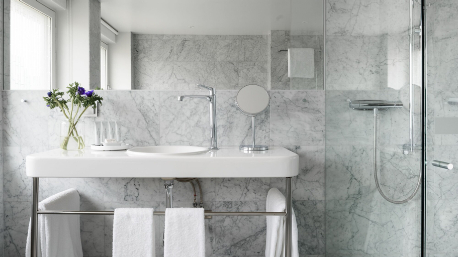 Bathroom 17