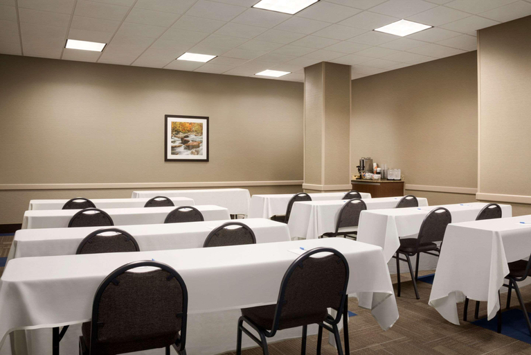 Food & Drinks 5, Comfort Inn & Suites Presidential, Pulaski