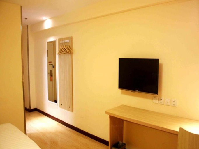 Bedroom, 7 Days Inn Chibi Train Station Branch, Xianning