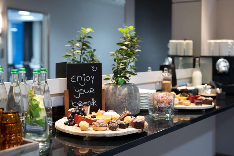 Food & Drinks 23