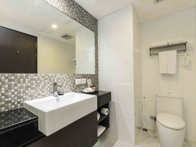 Bathroom 8