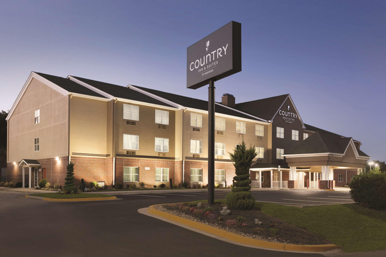 Exterior & Views 2, Country Inn & Suites by Radisson, Washington, D.C., Prince George's