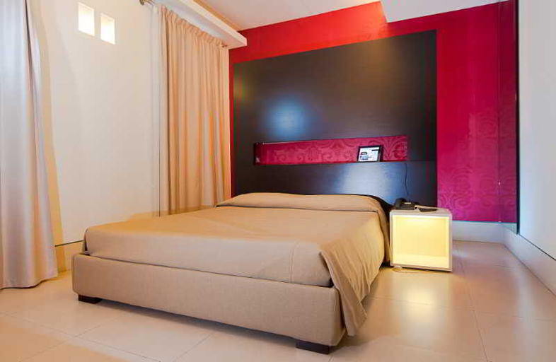 Bedroom 4, Savoy Hotel, Parma