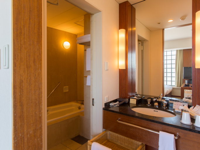 Bathroom 19