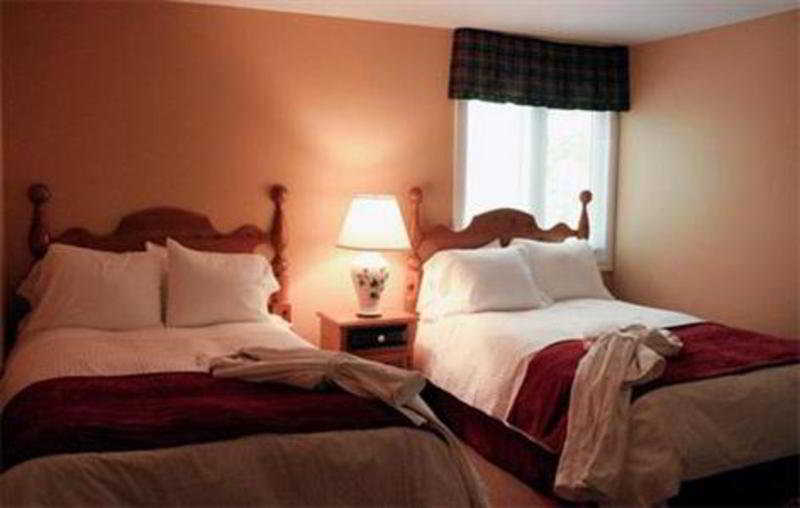 Bedroom, Delta Rocky Crest Resort, Muskoka