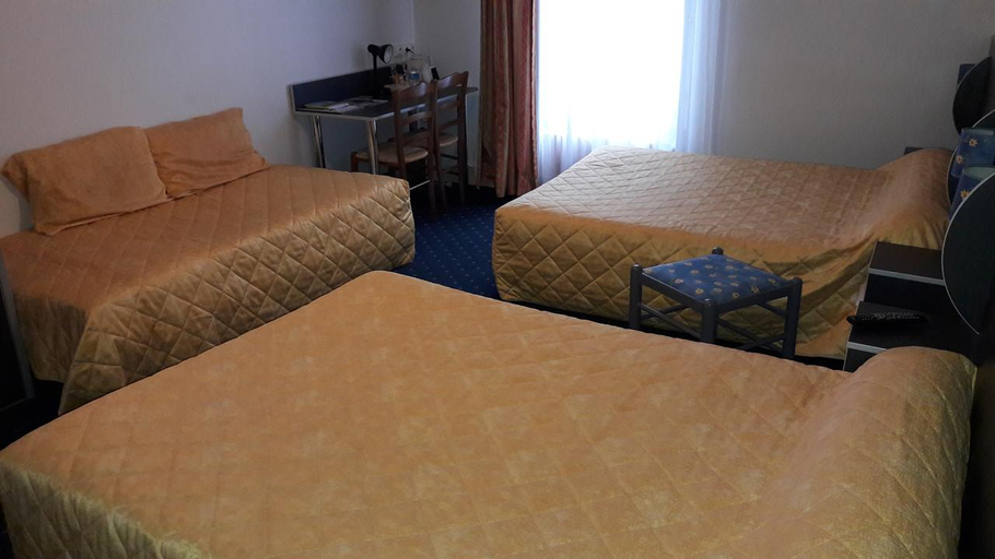 Bedroom 3, Logis Hotel de La Barque, Sarthe