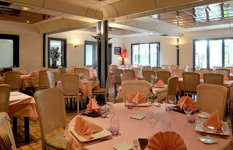 Public Area, HOTEL Les Peyrières, Aveyron